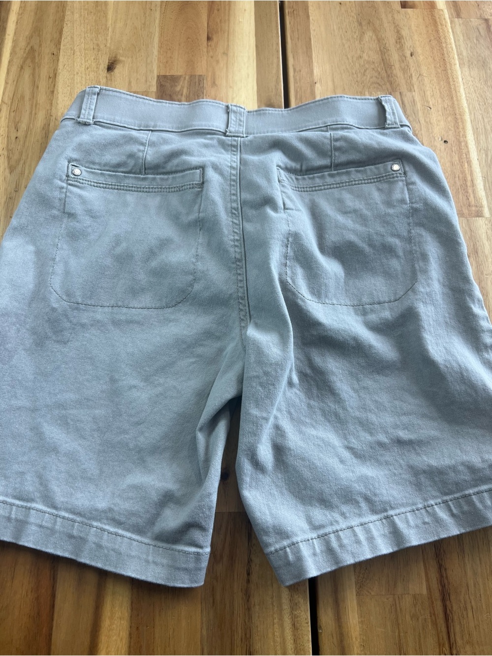 Lee Total Freedom Gray Bermuda Shorts Women’s Size 4 Mid Rise Stretch - Picture 5 of 6